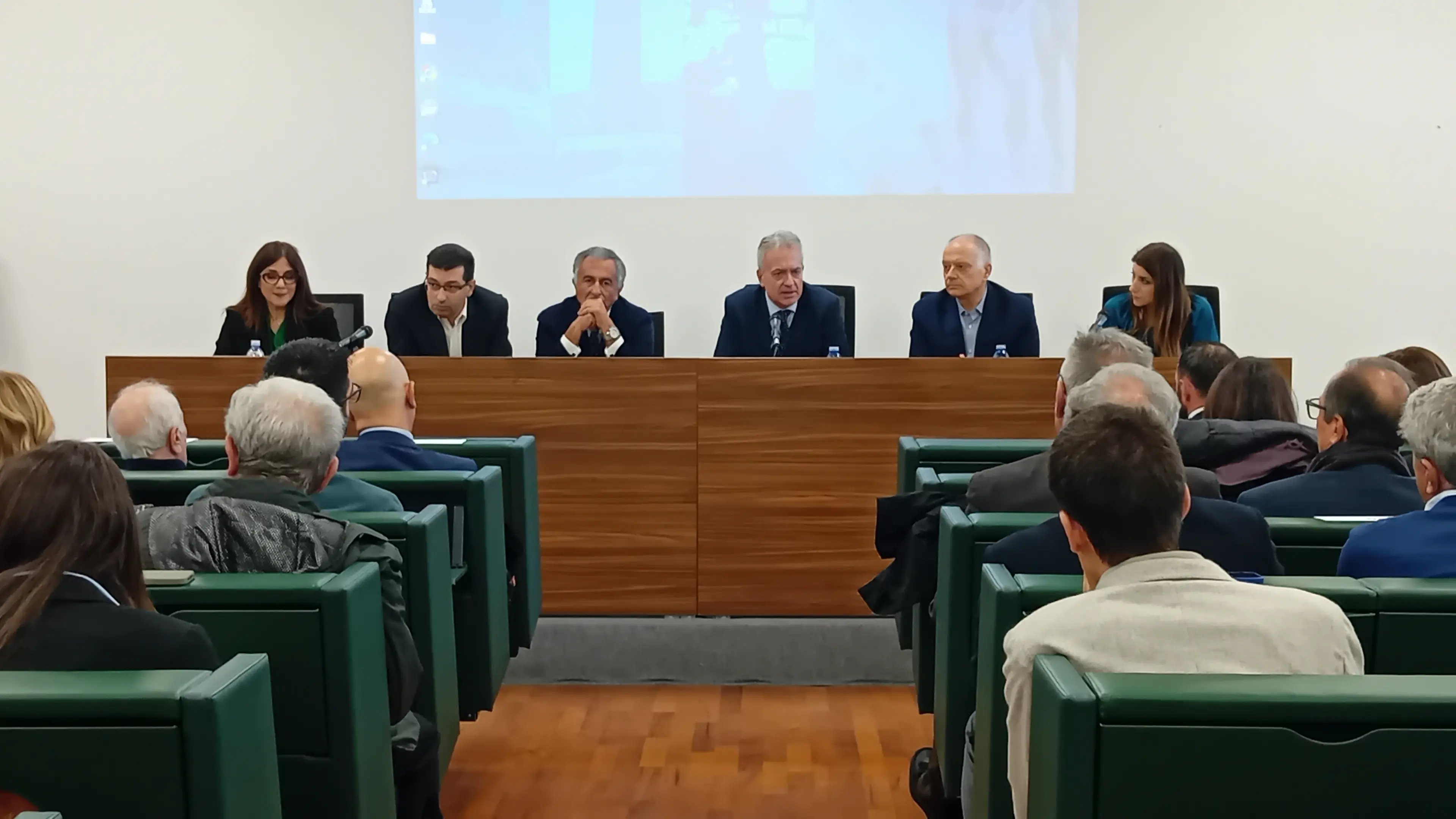 Altri 16 treni e 600 bus,\u00A0la Regione prepara il nuovo piano per il trasporto pubblico locale e annuncia nuovi investimenti\n