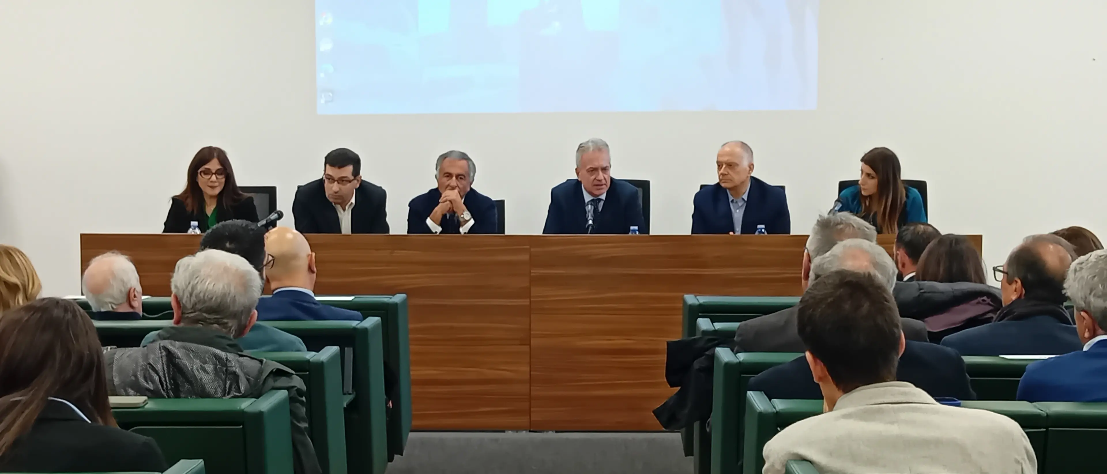 Altri 16 treni e 600 bus,\u00A0la Regione prepara il nuovo piano per il trasporto pubblico locale e annuncia nuovi investimenti\n
