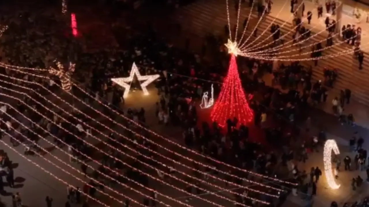 Nocera Terinese, le Luminarie dei “Ragazzi dell’Ammore”\u00A0fanno risplendere\u00A0il Natale: successo di pubblico per la prima accensione\u00A0\n
