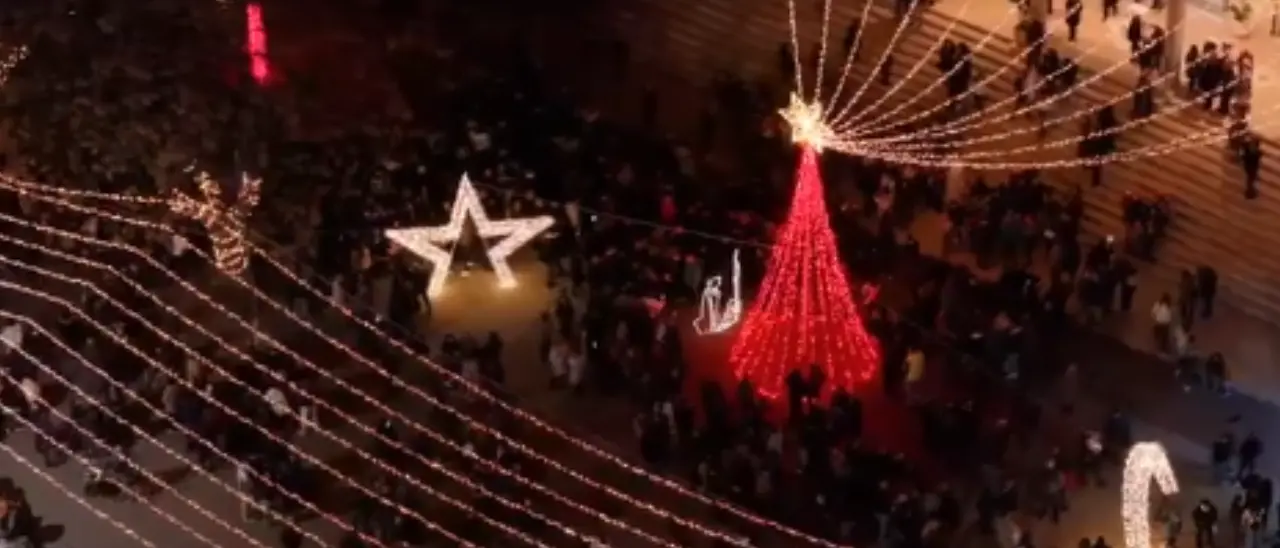 Nocera Terinese, le Luminarie dei “Ragazzi dell’Ammore”\u00A0fanno risplendere\u00A0il Natale: successo di pubblico per la prima accensione\u00A0\n