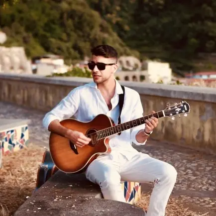 “Lasciami andare via”: fuori il nuovo singolo del reggino\u00A0Mario Calarco, un viaggio emotivo tra musica e immagini\n