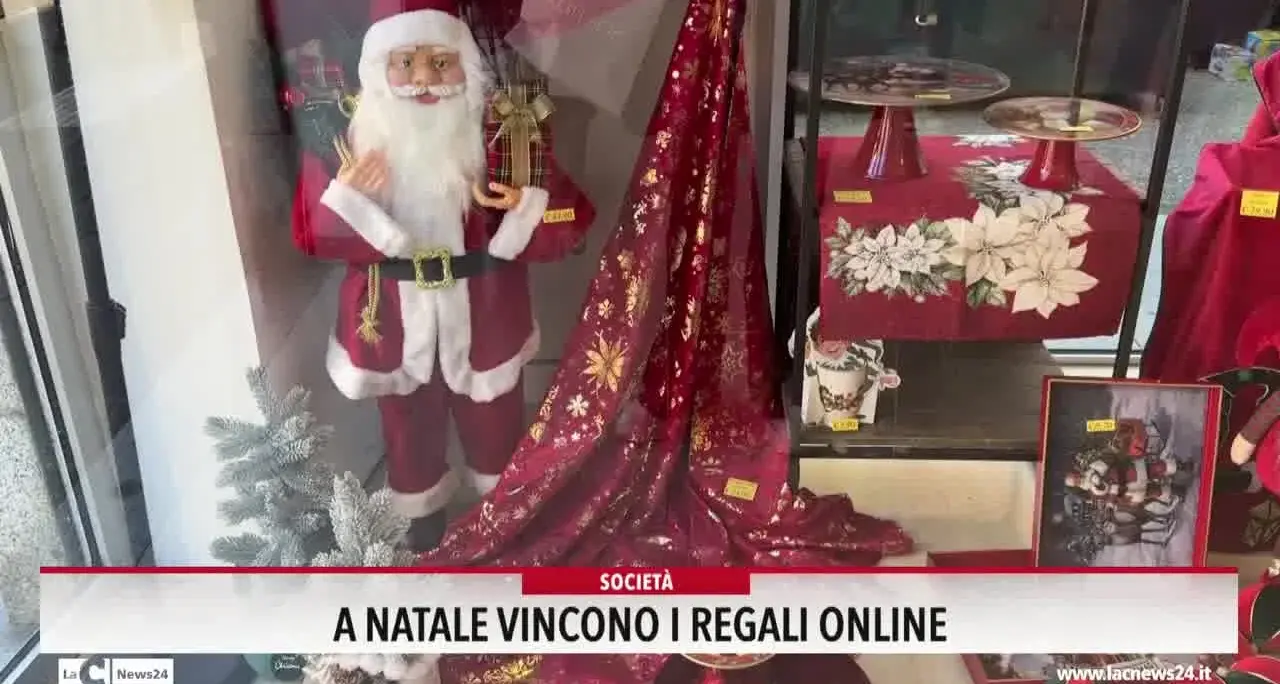 A Natale vincono i regali online