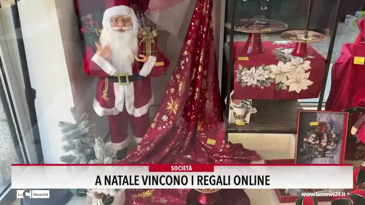 A Natale vincono i regali online