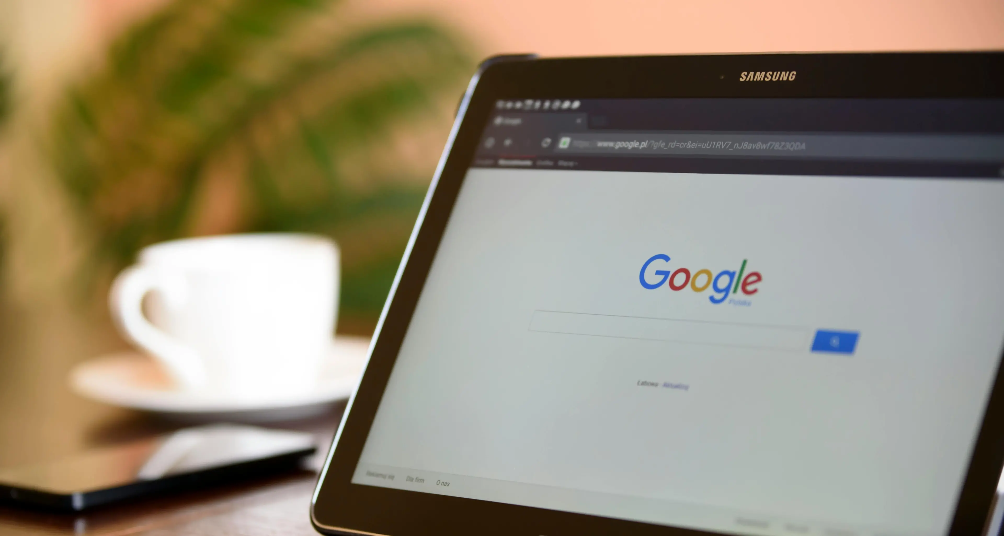 Bruxelles mette sotto indagine Google: alimenta i suoi modelli di AI coi contenuti di editori e creator