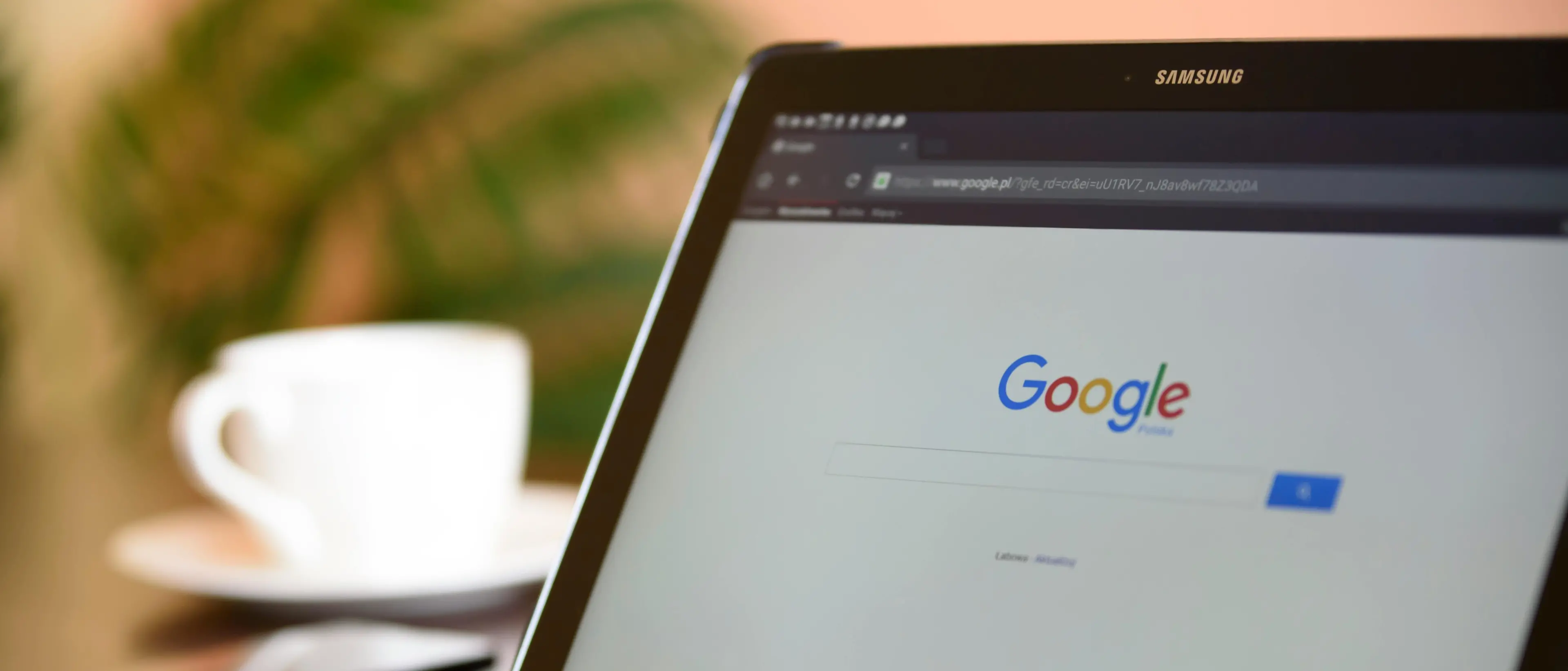 Bruxelles mette sotto indagine Google: alimenta i suoi modelli di AI coi contenuti di editori e creator