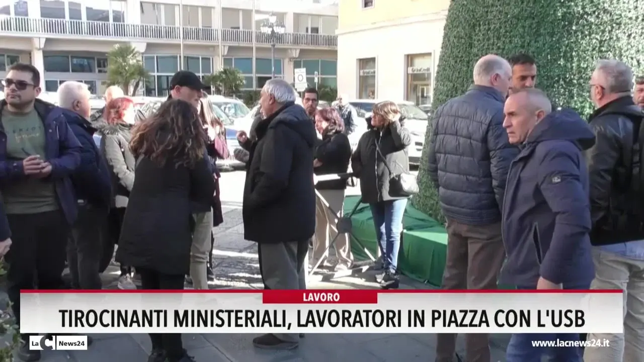 Tirocinanti ministeriali, lavoratori in piazza