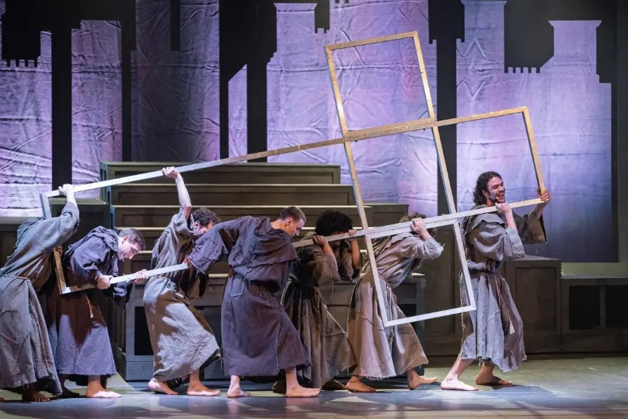 Forza venite gente, fa tappa a Crotone il musical che racconta con forza e poesia la storia di San Francesco d’Assisi\n