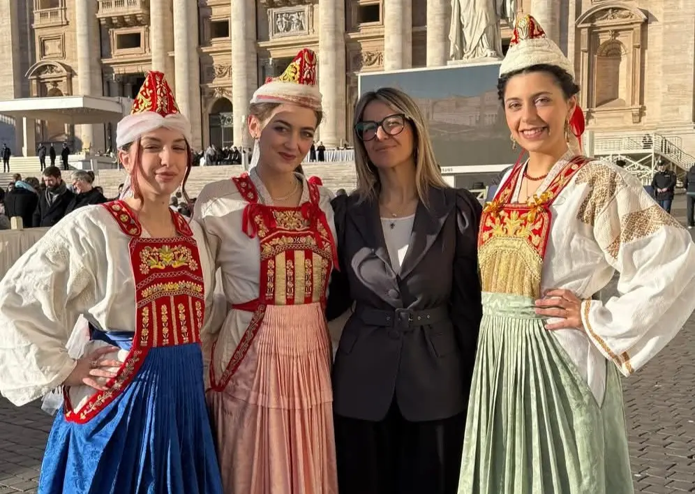 Caraffa di Catanzaro protagonista in Vaticano: una delegazione arbëreshë Incontra il Santo Padre\n