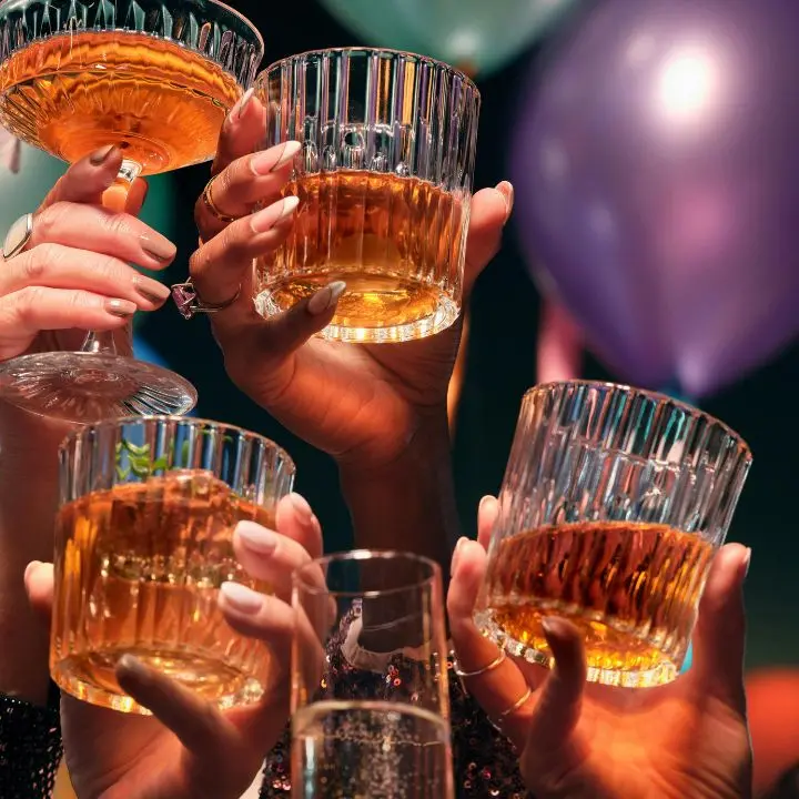 ’Ndrangheta,\u00A0da un bancone sul lungomare al monopolio della movida:\u00A0la scalata della cosca Megna nei locali della “Crotone bene”\n