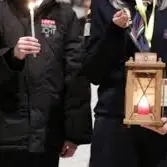 La Luce della pace di Betlemme attraversa l’Europa e arriva in Calabria: un messaggio di pace e speranza\n