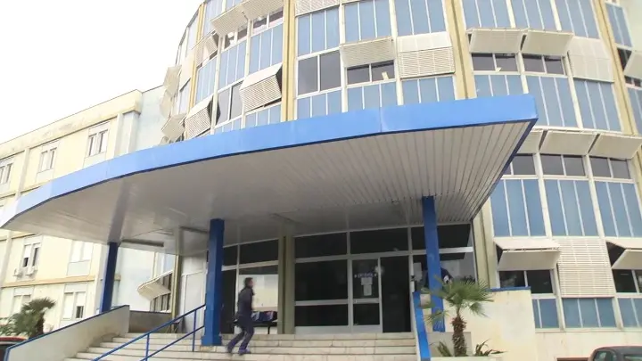 Un anno di attesa per una visita reumatologica annullata per carenza di medici, l’odissea di una donna della Locride\n