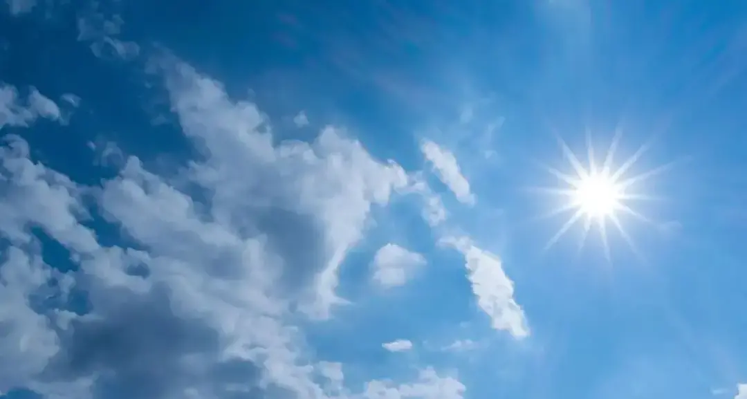 Sole e cieli sereni in Calabria nei prossimi giorni: nessun rischio di pioggia (ma non per molto)\n