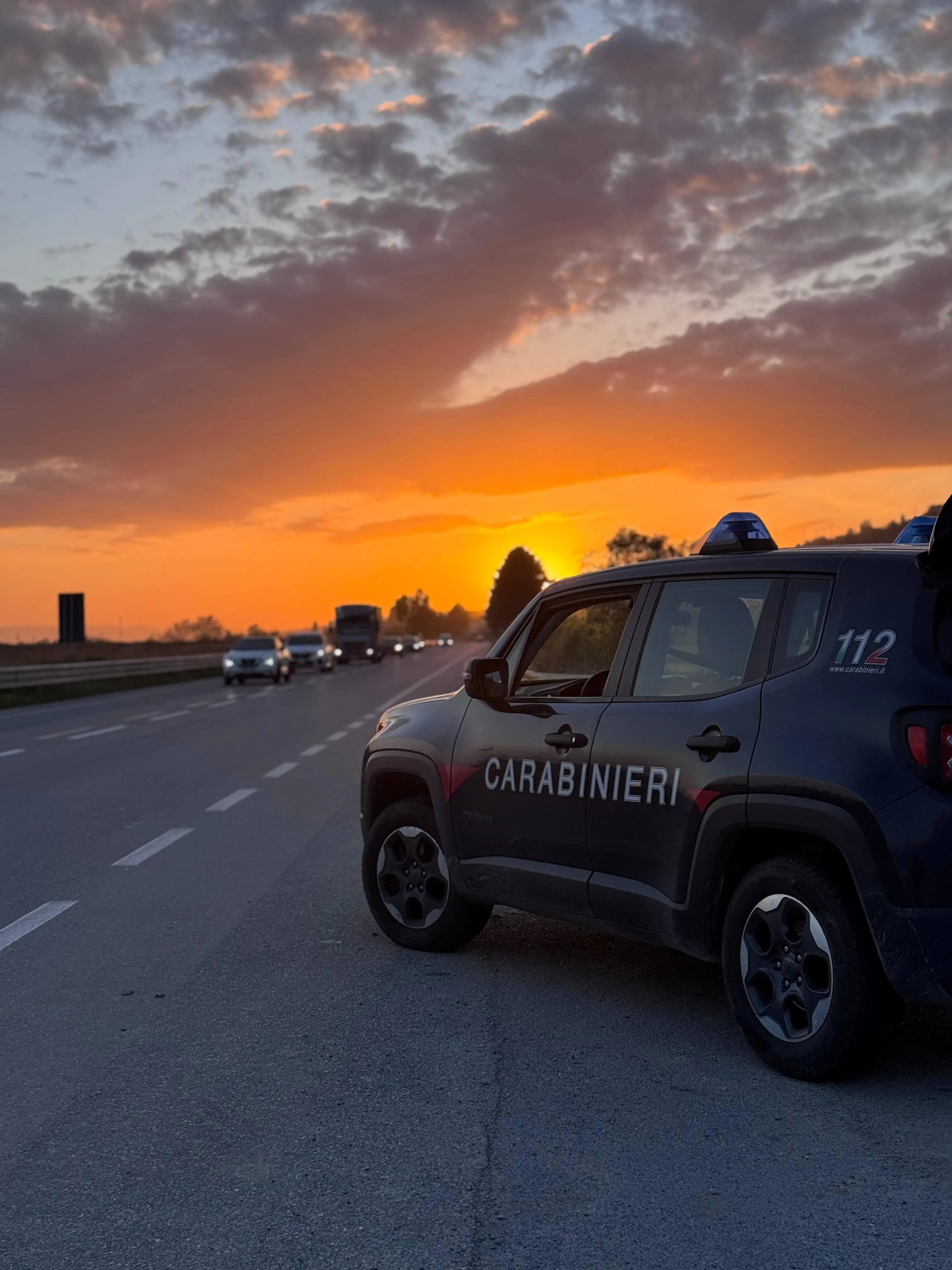 Controlli straordinari a Sellia Marina: denunciato un giovane automobilista e chiusi due bar\n