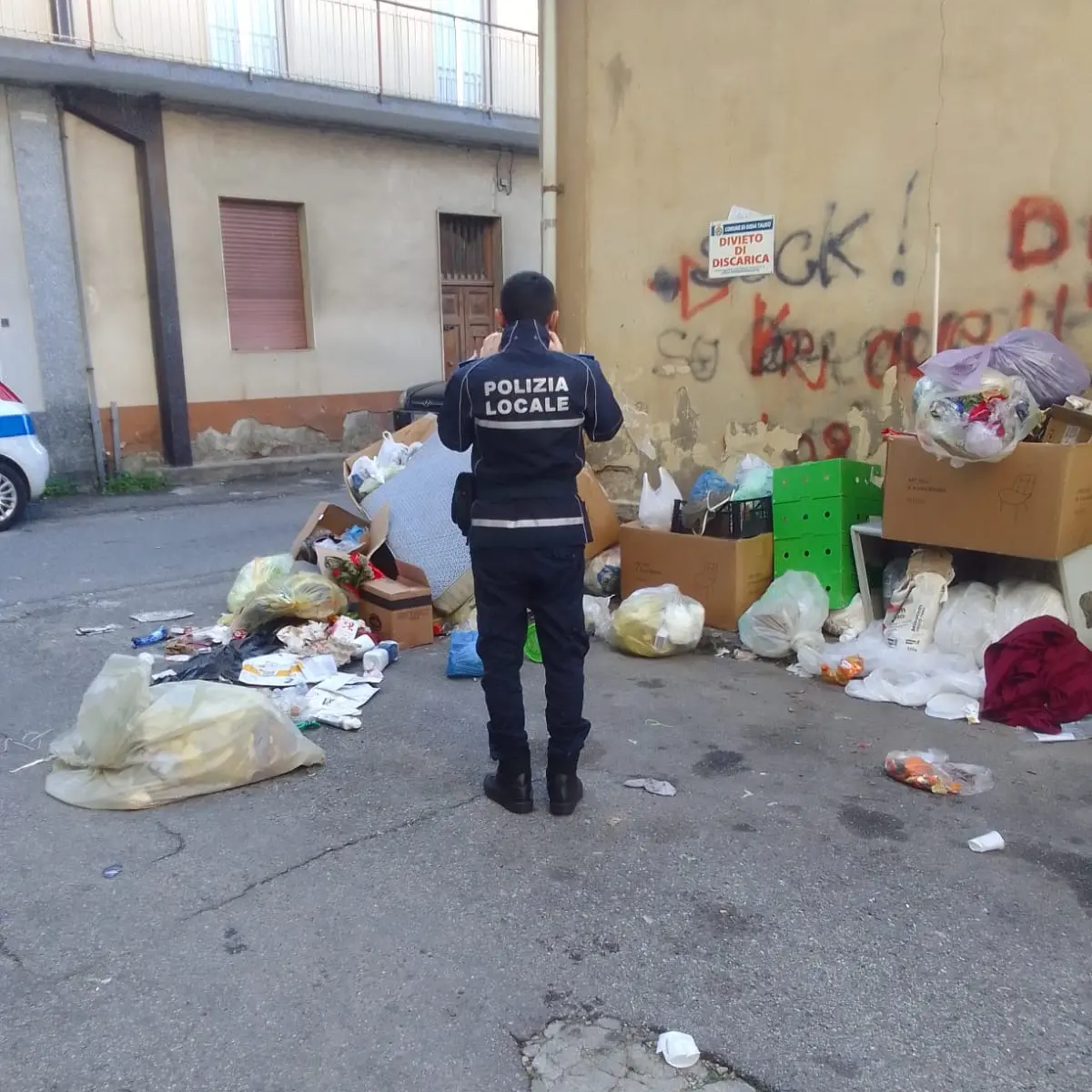 Gioia Tauro, nuovo abbandono di rifiuti in via Aspromonte: controlli serrati\n