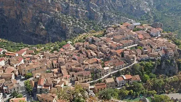 La magia del Natale prende vita a Civita: presepe vivente, sapori e musica d’autore