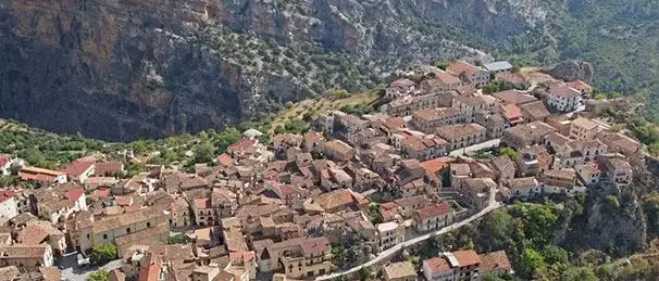 La magia del Natale prende vita a Civita: presepe vivente, sapori e musica d’autore