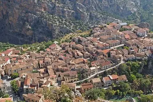 La magia del Natale prende vita a Civita: presepe vivente, sapori e musica d’autore