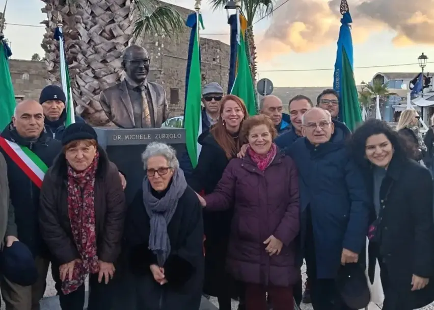 Pantelleria ricorda il dottor Michele Zurzolo, svelato il busto del medico originario di Cittanova\n