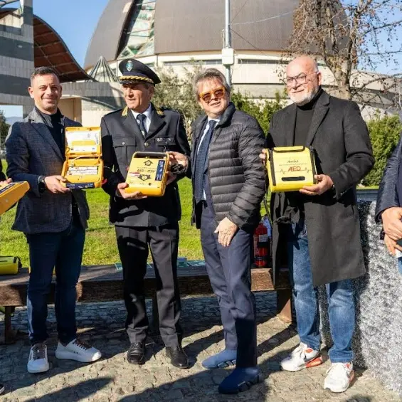 Rende, il Rotary club dona defibrillatori ed estintori alla polizia municipale: oggi la consegna in Comune\n