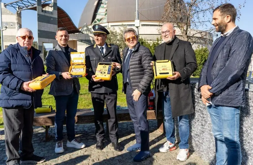 Rende, il Rotary club dona defibrillatori ed estintori alla polizia municipale: oggi la consegna in Comune\n