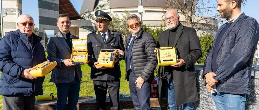 Rende, il Rotary club dona defibrillatori ed estintori alla polizia municipale: oggi la consegna in Comune\n