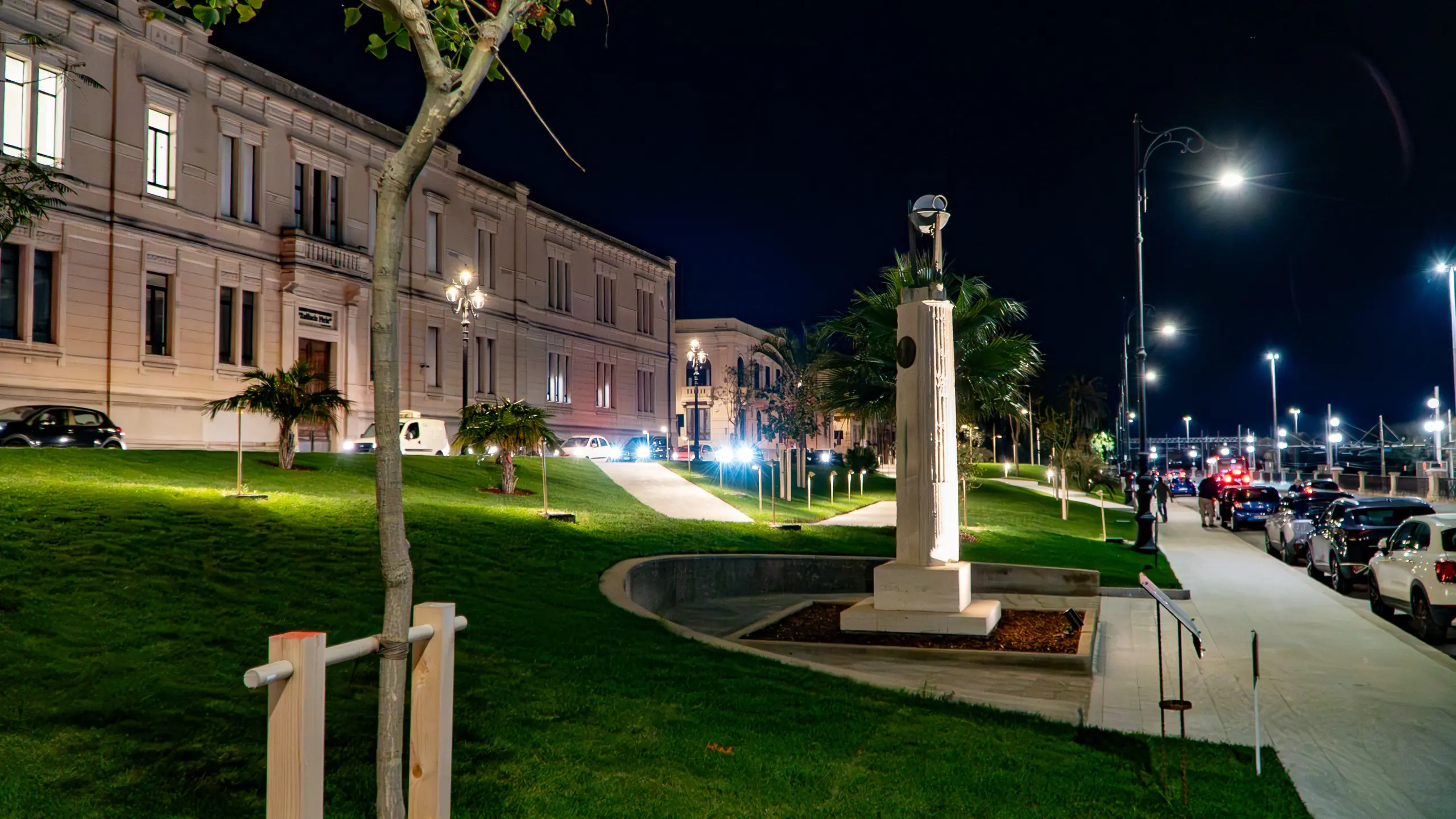 Ok in Giunta al parcheggio gratuito su Corso Matteotti durante le festività. Tripodi: «Così investiamo sul commercio di prossimità»\n