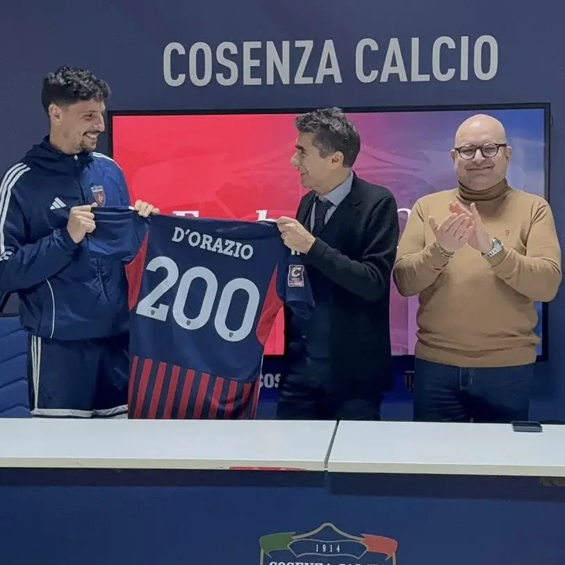 Il Cosenza celebra il suo capitano: 200 in rossoblù per D’Orazio