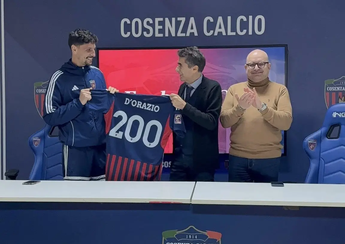Il Cosenza celebra il suo capitano: 200 in rossoblù per D’Orazio