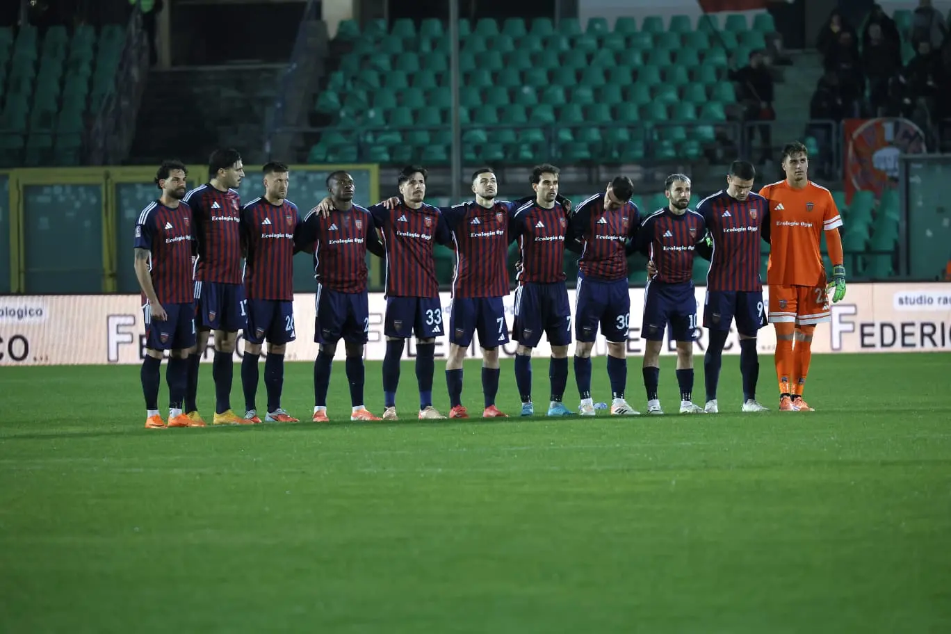 Il Cosenza coinvolge le scuole: al via la raccolta dei pensieri di Natale dei bambini\n