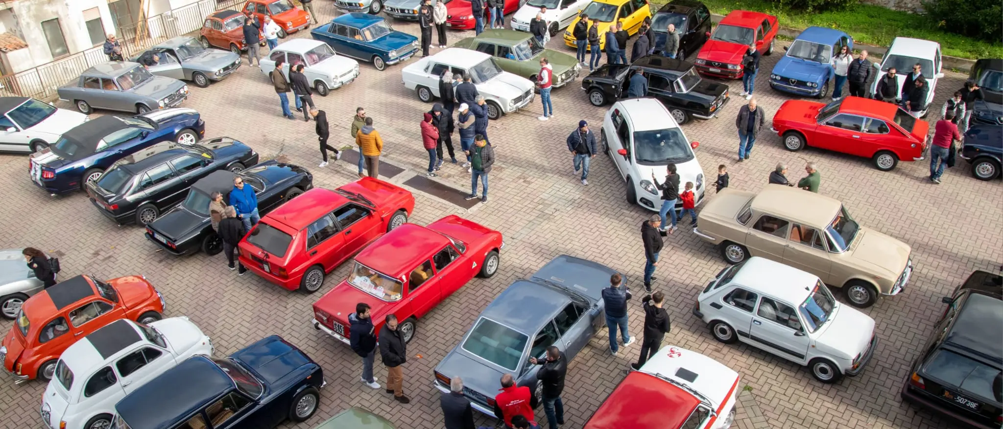 A San Calogero il Novecento romba ancora: grande successo per il primo raduno regionale delle auto storiche