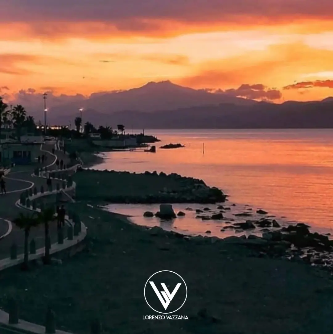 L'Etna e il Bacio del Tramonto