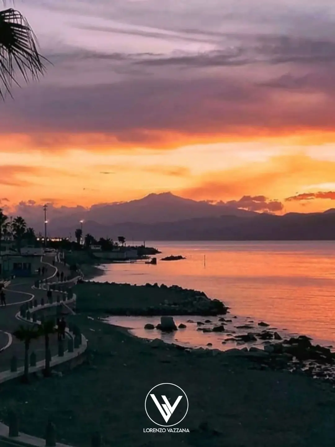 L'Etna e il Bacio del Tramonto