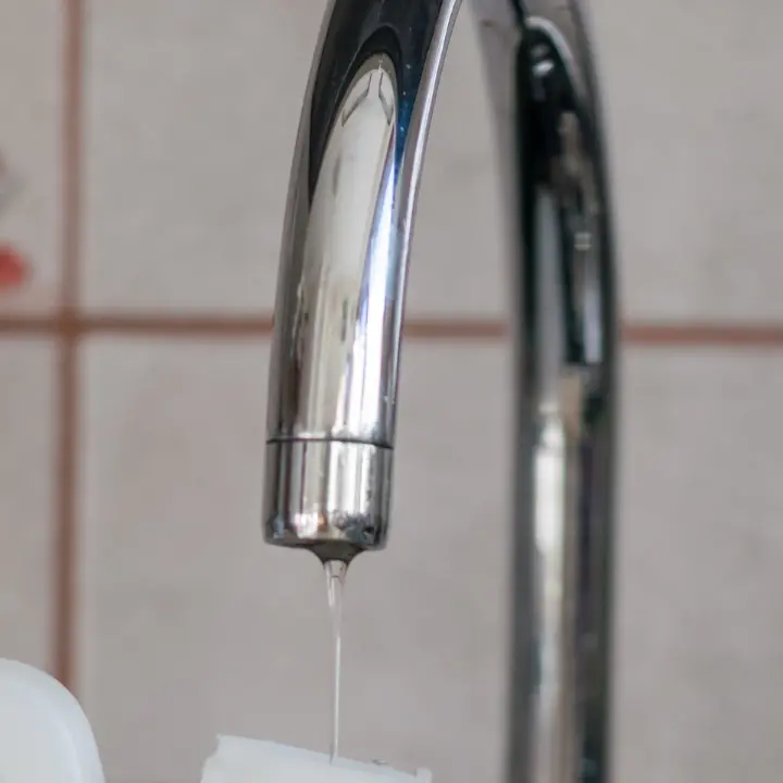 Catanzaro ancora senz’acqua, lunedì 15 dicembre scuole chiuse: ecco dove non suonerà la campanella\n