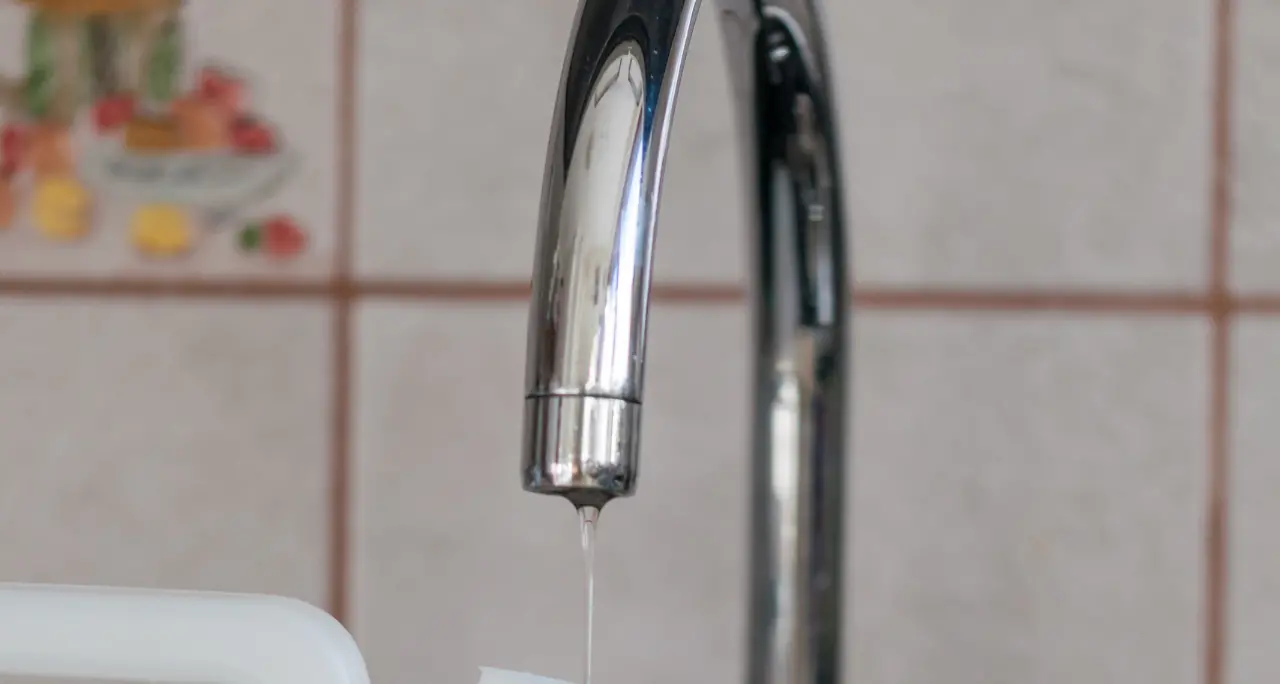 Catanzaro ancora senz’acqua, lunedì 15 dicembre scuole chiuse: ecco dove non suonerà la campanella\n