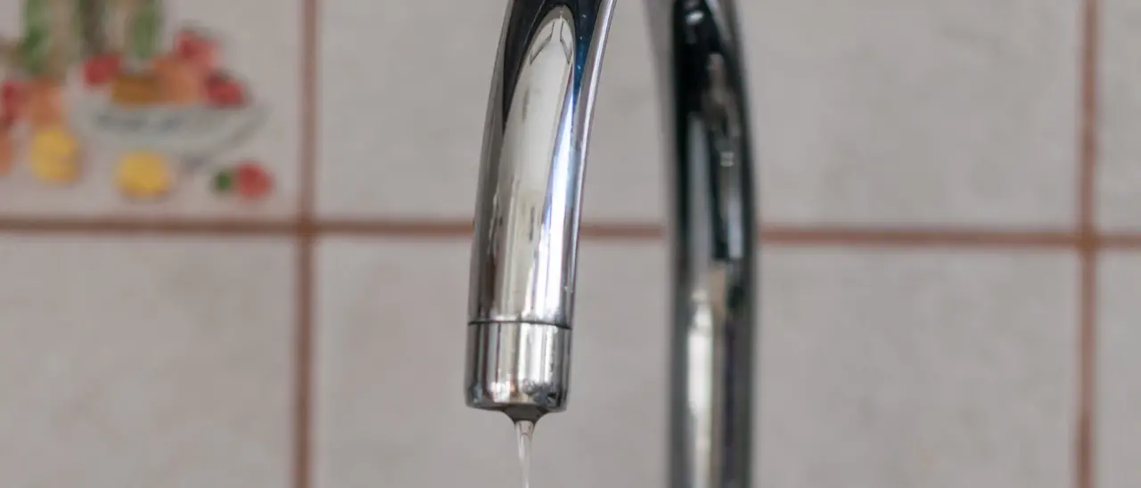 Catanzaro ancora senz’acqua, lunedì 15 dicembre scuole chiuse: ecco dove non suonerà la campanella\n