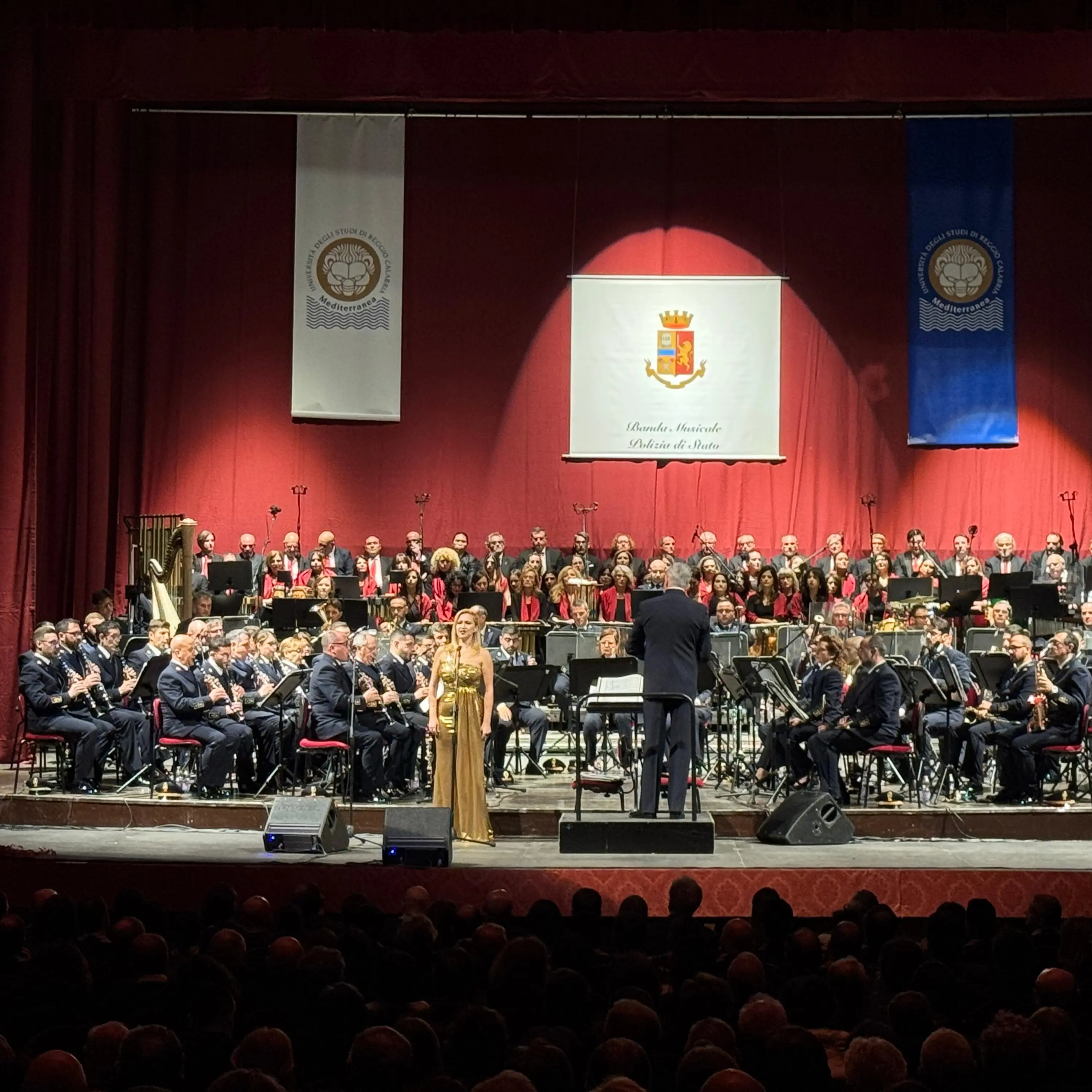 La Banda della Polizia di Stato emoziona il Teatro Cilea: a Reggio una serata all'insegna della musica e della legalità