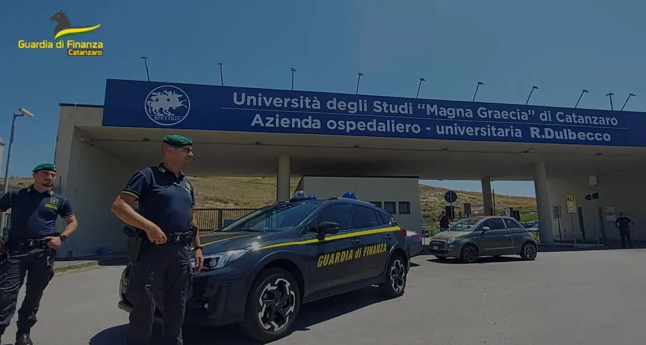 Reparto di Oculistica “privatizzato” alla Dulbecco, la Guardia di finanza sequestra 9 milioni a medici e docenti –\u00A0NOMI\n