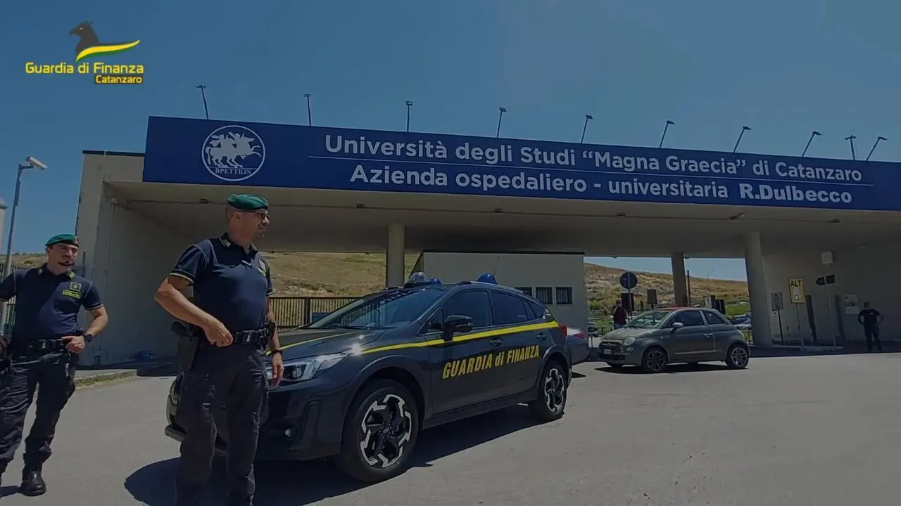 Reparto di Oculistica “privatizzato” alla Dulbecco, la Guardia di finanza sequestra 9 milioni a medici e docenti –\u00A0NOMI\n