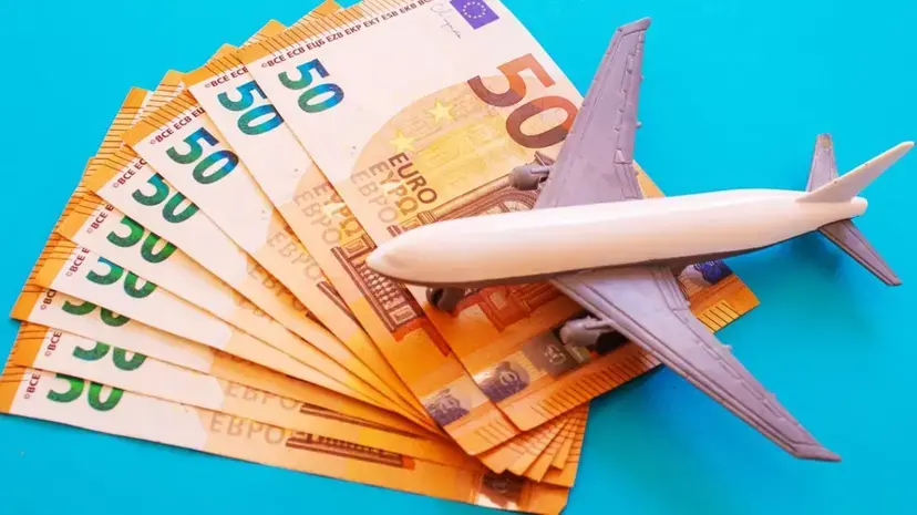 Biglietti troppo cari per volare da Milano a Lamezia, c’è la soluzione: con lo scalo a Bratislava il volo costa un quinto