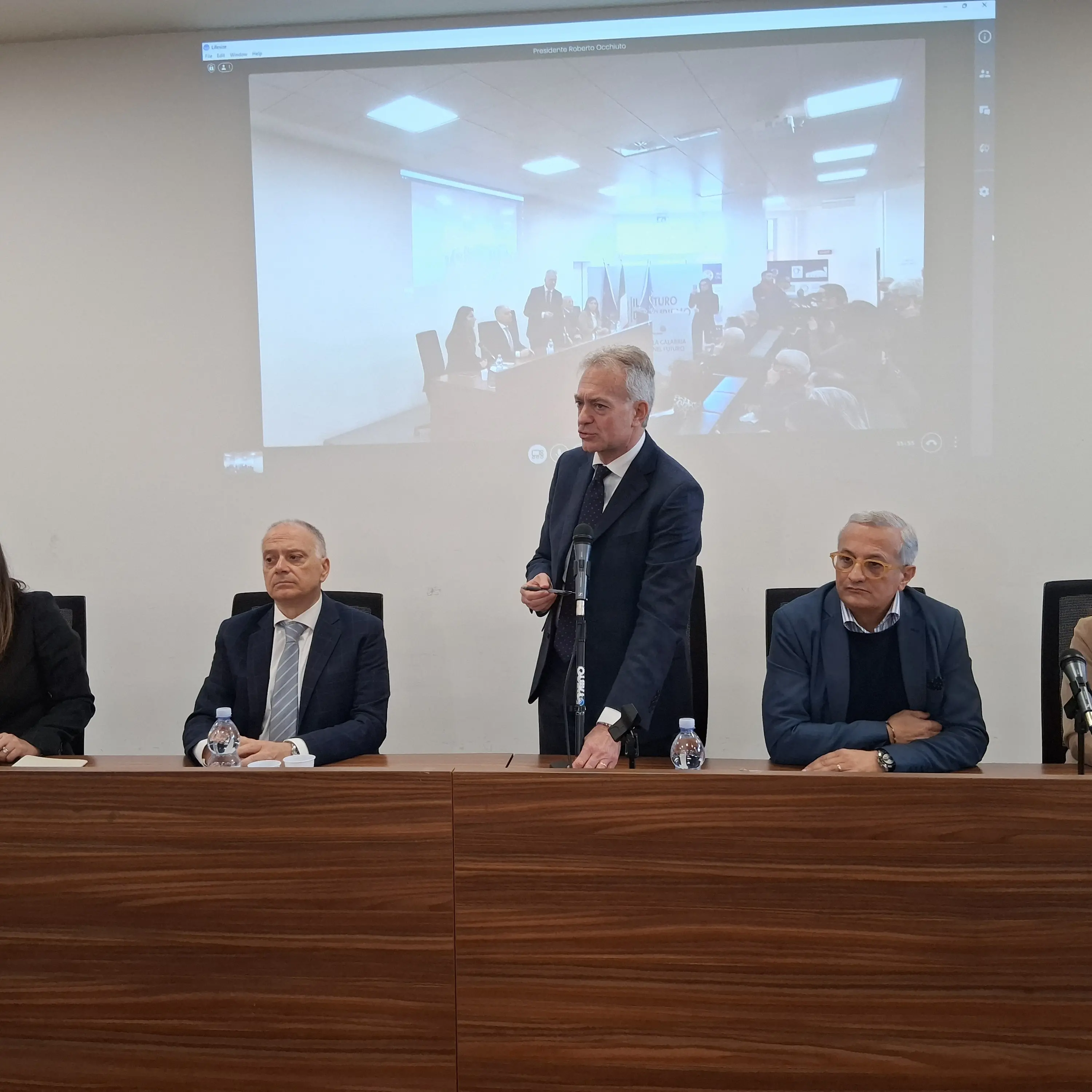 Fondi contro lo spopolamento in Calabria, 37 milioni ai Comuni: via alle convenzioni per le infrastrutture rurali\n