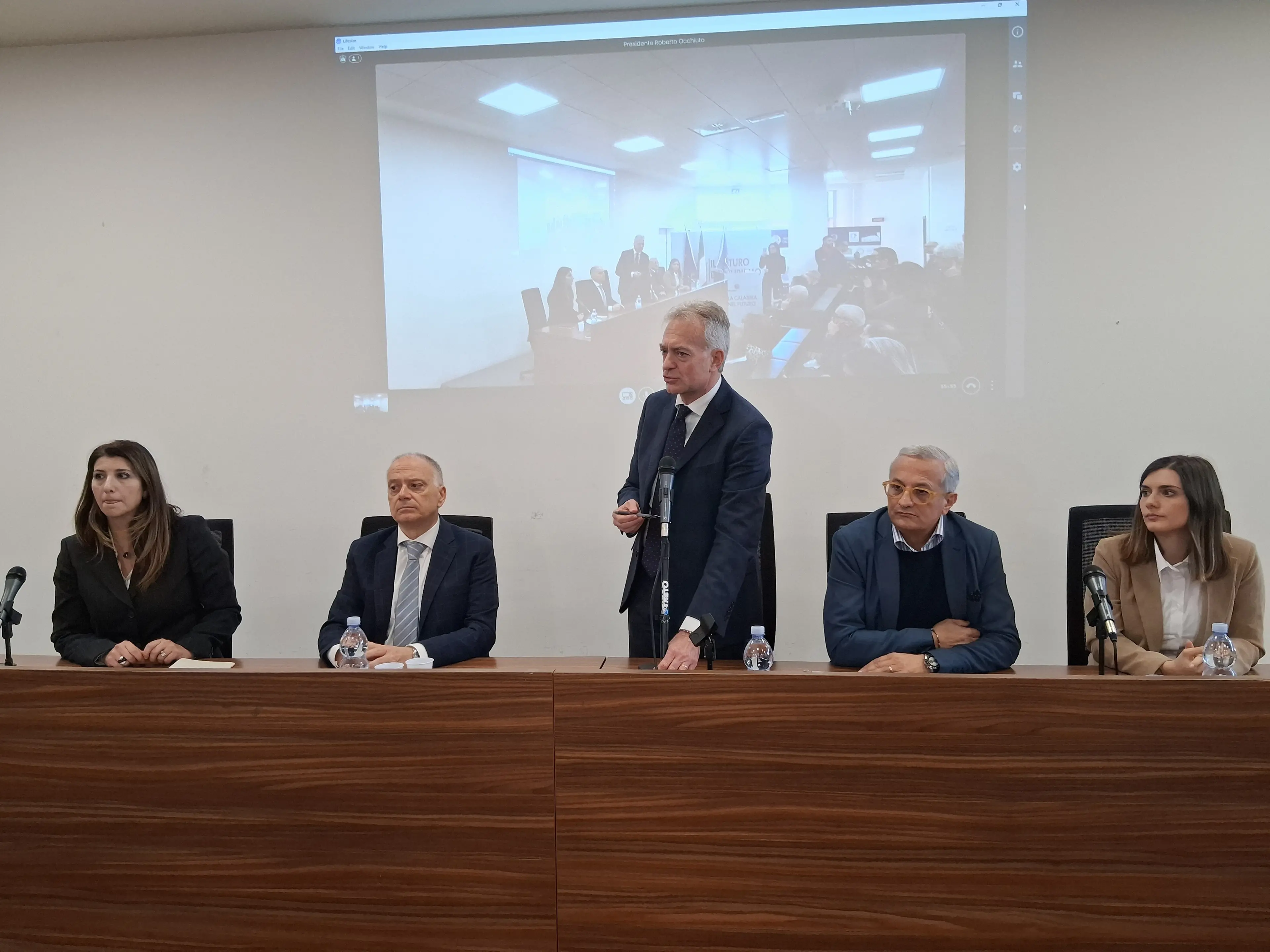 Fondi contro lo spopolamento in Calabria, 37 milioni ai Comuni: via alle convenzioni per le infrastrutture rurali\n