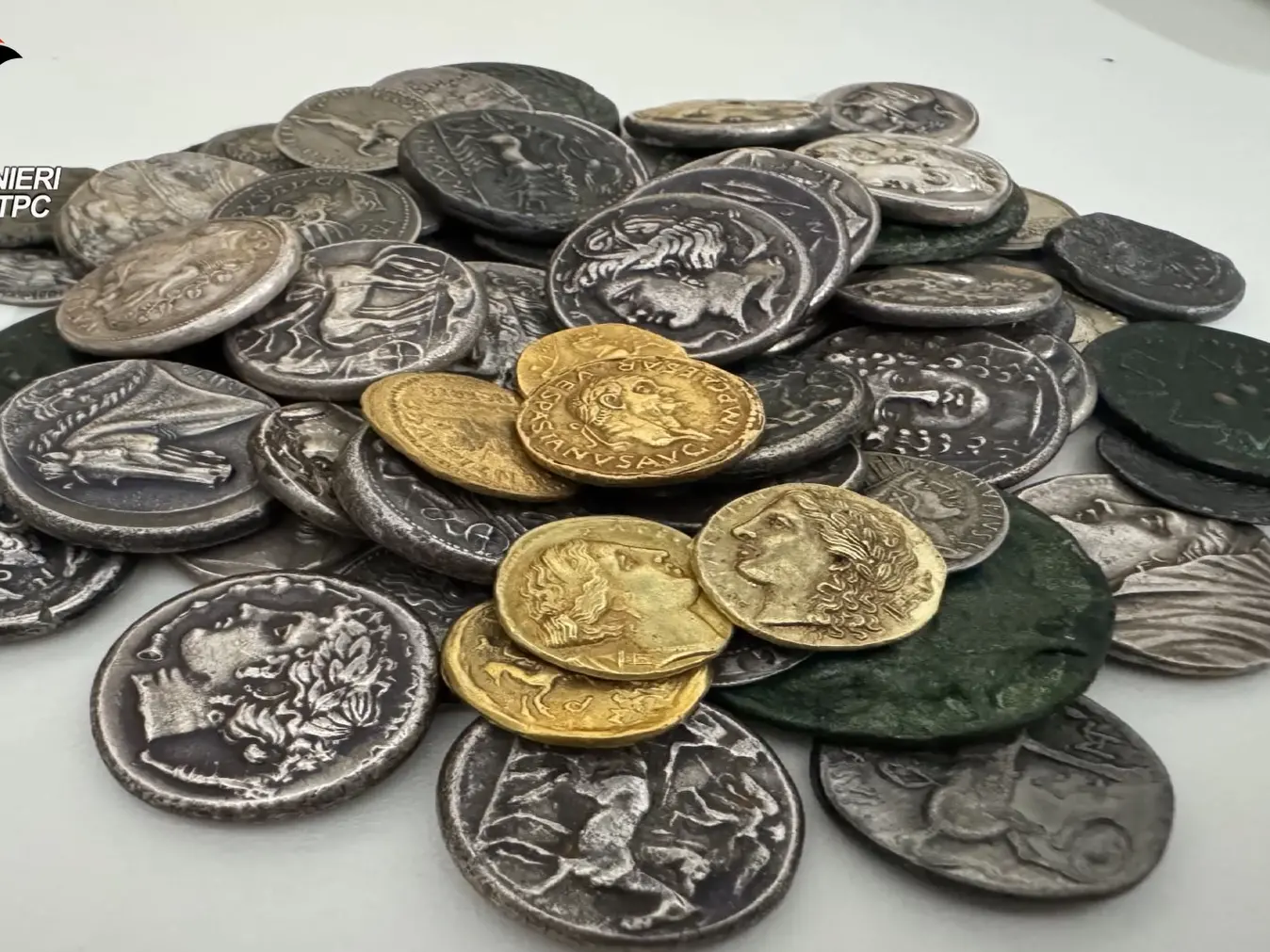 Il “museo” dei tombaroli un tesoro di 12mila reperti del valore di 17 milioni di euro, ecco i dettagli dell’inchiesta