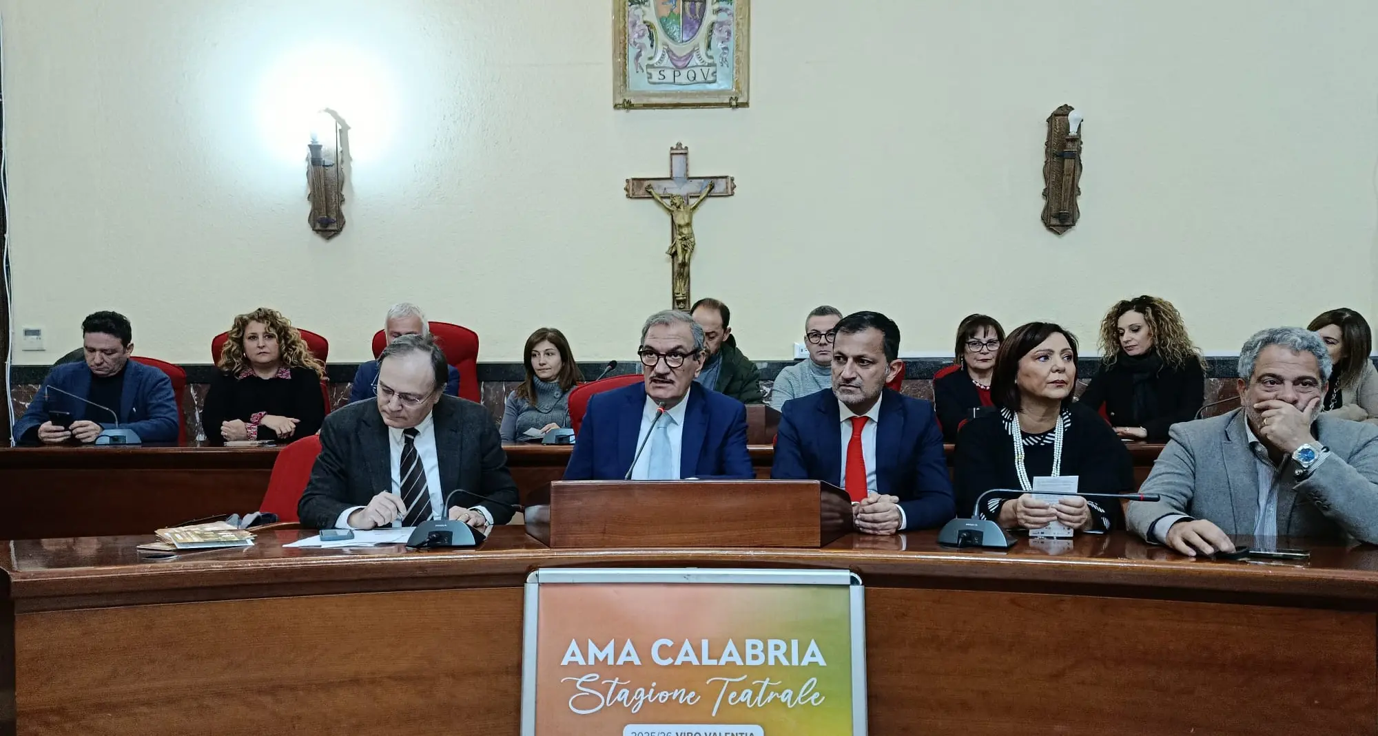 «Il nuovo teatro di Vibo è un dono alla città»: le lacrime di Romeo nel giorno atteso da oltre 20\u00A0anni. Ecco il primo cartellone\n