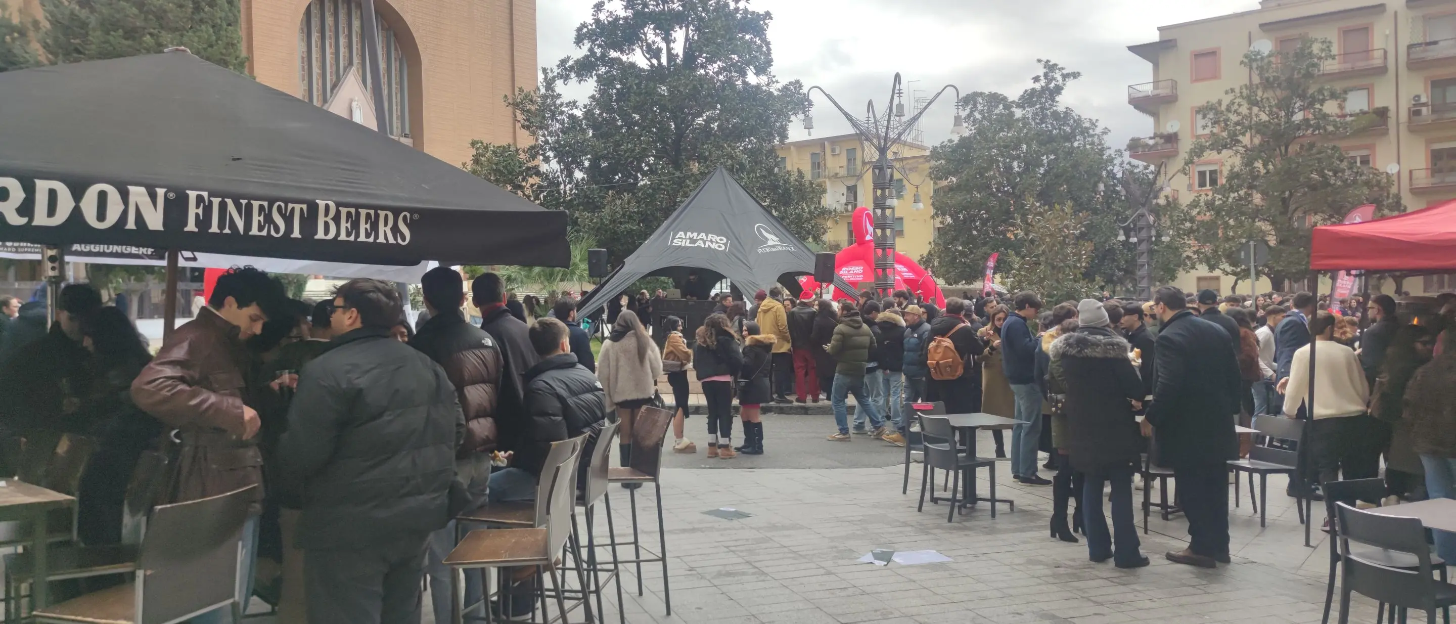 Il lungo giorno della vigilia: fra aperitivi e movida, Cosenza riscopre il 24 dicembre (con malinconia)