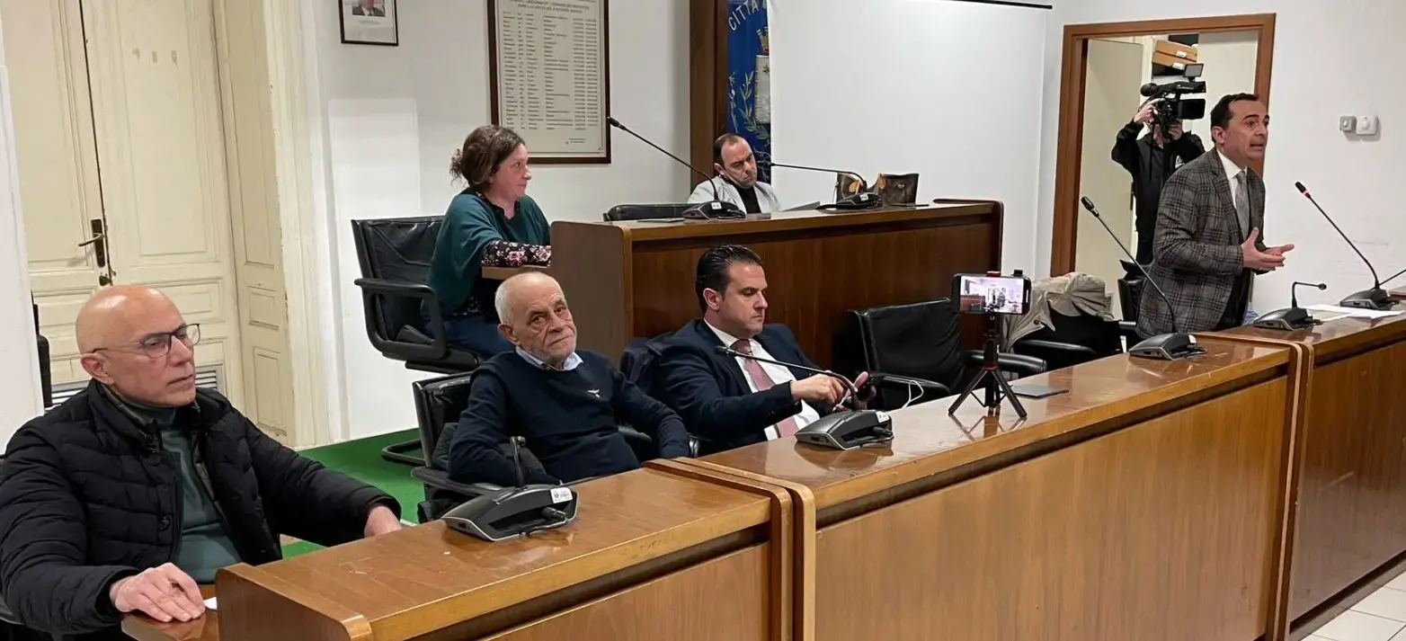 Locride, torna a riunirsi l’assemblea dei sindaci: sul tavolo le criticità della sanità\n