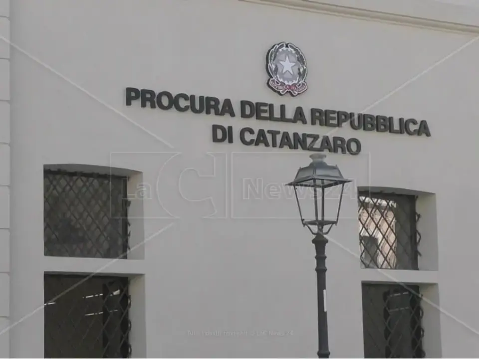 Bimbo investito a Borgia, la Procura di Catanzaro ha aperto un fascicolo d’indagine: sequestrata l’auto