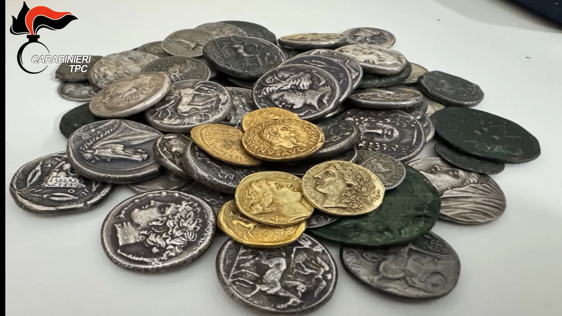 Inchiesta Scylletium, i tombaroli al servizio della cosca Arena e i 200 euro per 15 monete antiche:\u00A0«Ce n’è una rara»\n