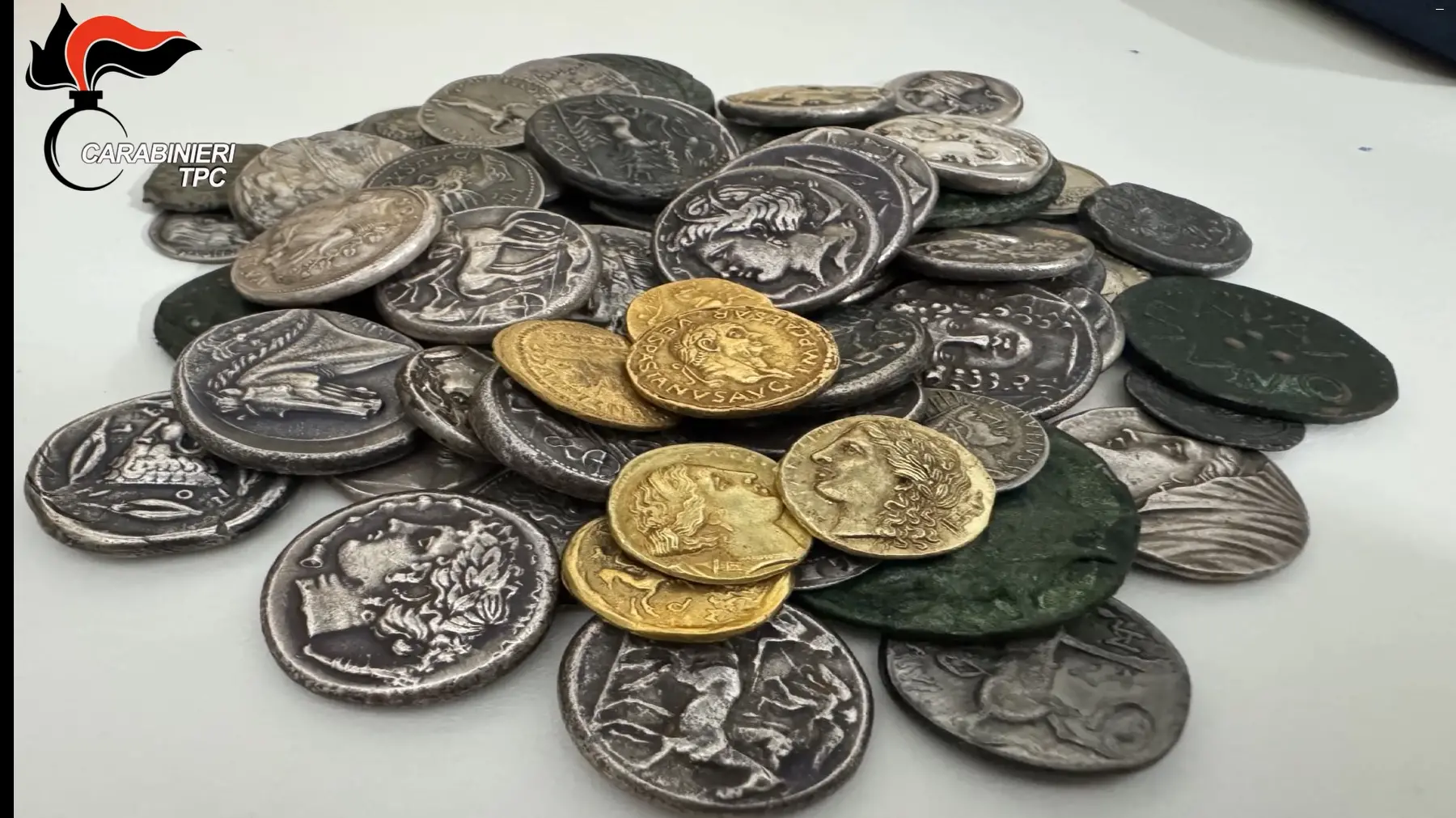 Inchiesta Scylletium, i tombaroli al servizio della cosca Arena e i 200 euro per 15 monete antiche:\u00A0«Ce n’è una rara»\n