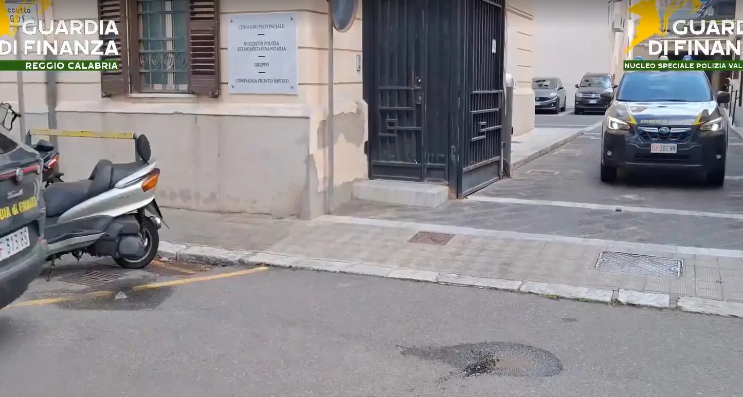 Confisca beni a Reggio: colpito promotore finanziario abusivo