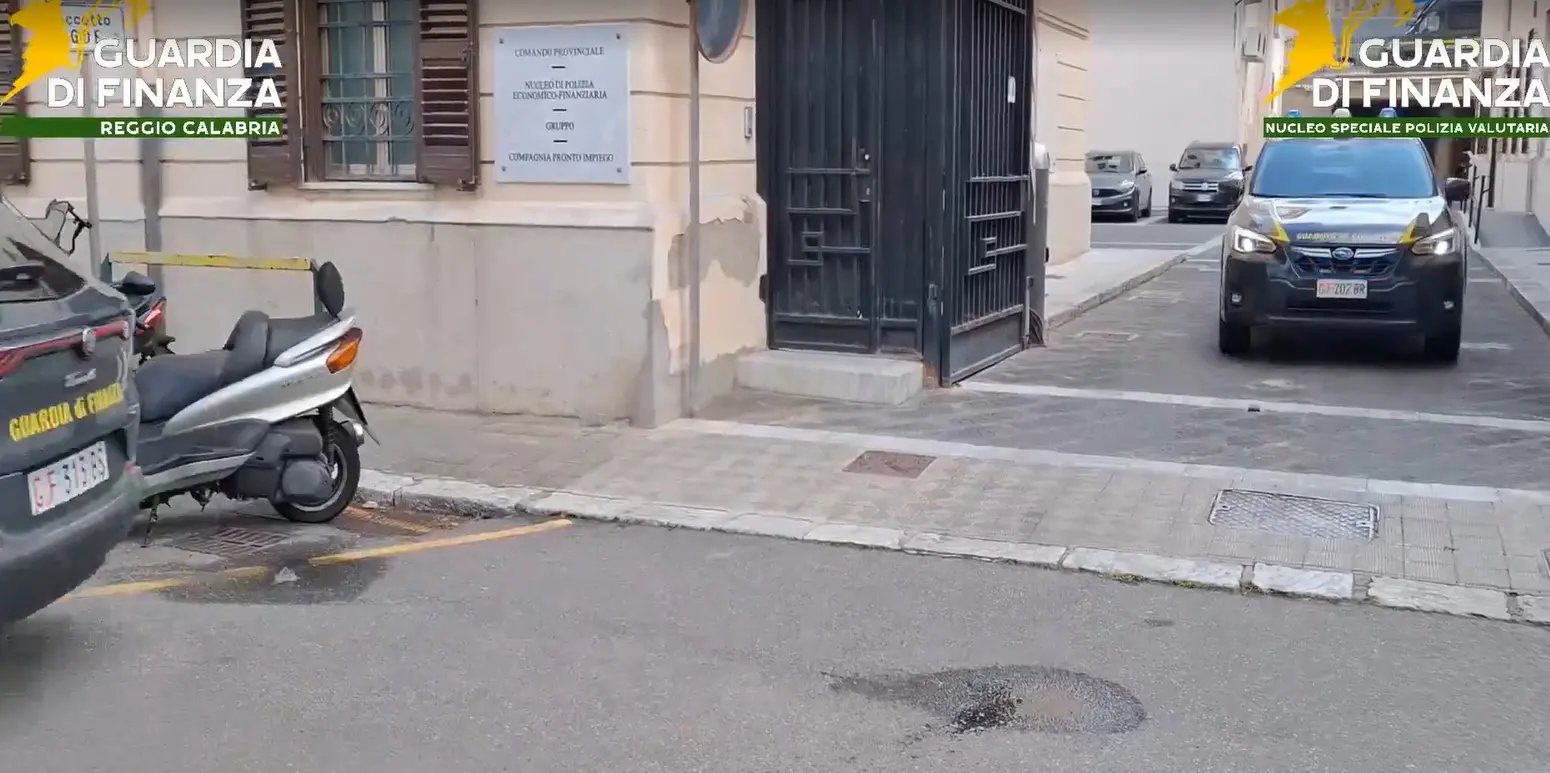 Confisca beni a Reggio: colpito promotore finanziario abusivo